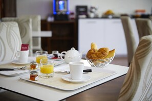 Se ofrece un desayuno continental entre semana (por un coste adicional)