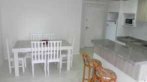 Appartement (1008) | Restauration dans la chambre