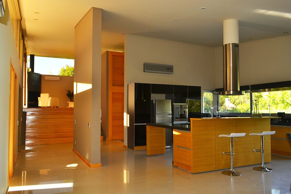 Deluxe House, 3 Bedrooms | Private kitchen | Full-sized fridge, microwave, oven, stovetop