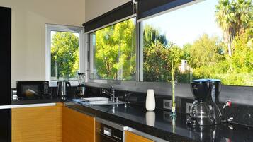 Rumah Deluks, 3 kamar tidur | Dapur pribadi | Lemari es besar, microwave, oven, dan kompor