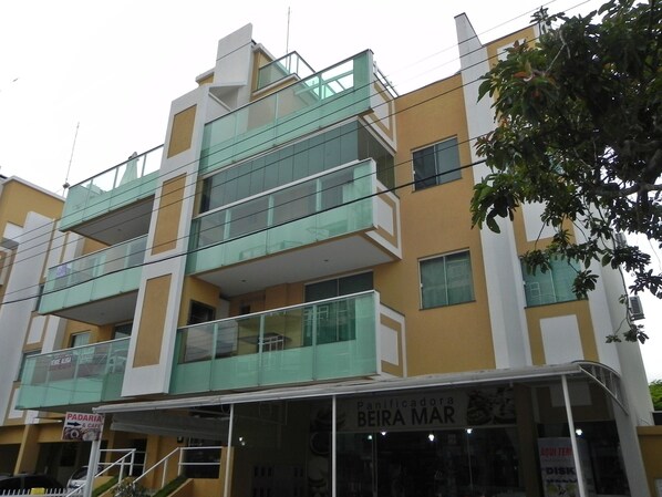 Vista frontal de la propiedad