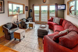 Chalet | Living room | Flat-screen TV, fireplace, video-game console, DVD player - Beach Haven (Ocean Park)