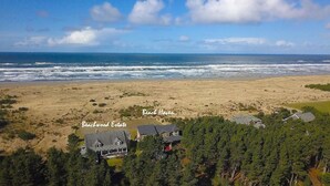 A beach with a house named Beachwood Estate and a beach house named Beach Haven. - Beach Haven (Ocean Park)