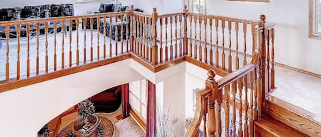 Chalet | Ruang tamu | TV skrin rata, pendiangan, konsol permainan video, pemain DVD