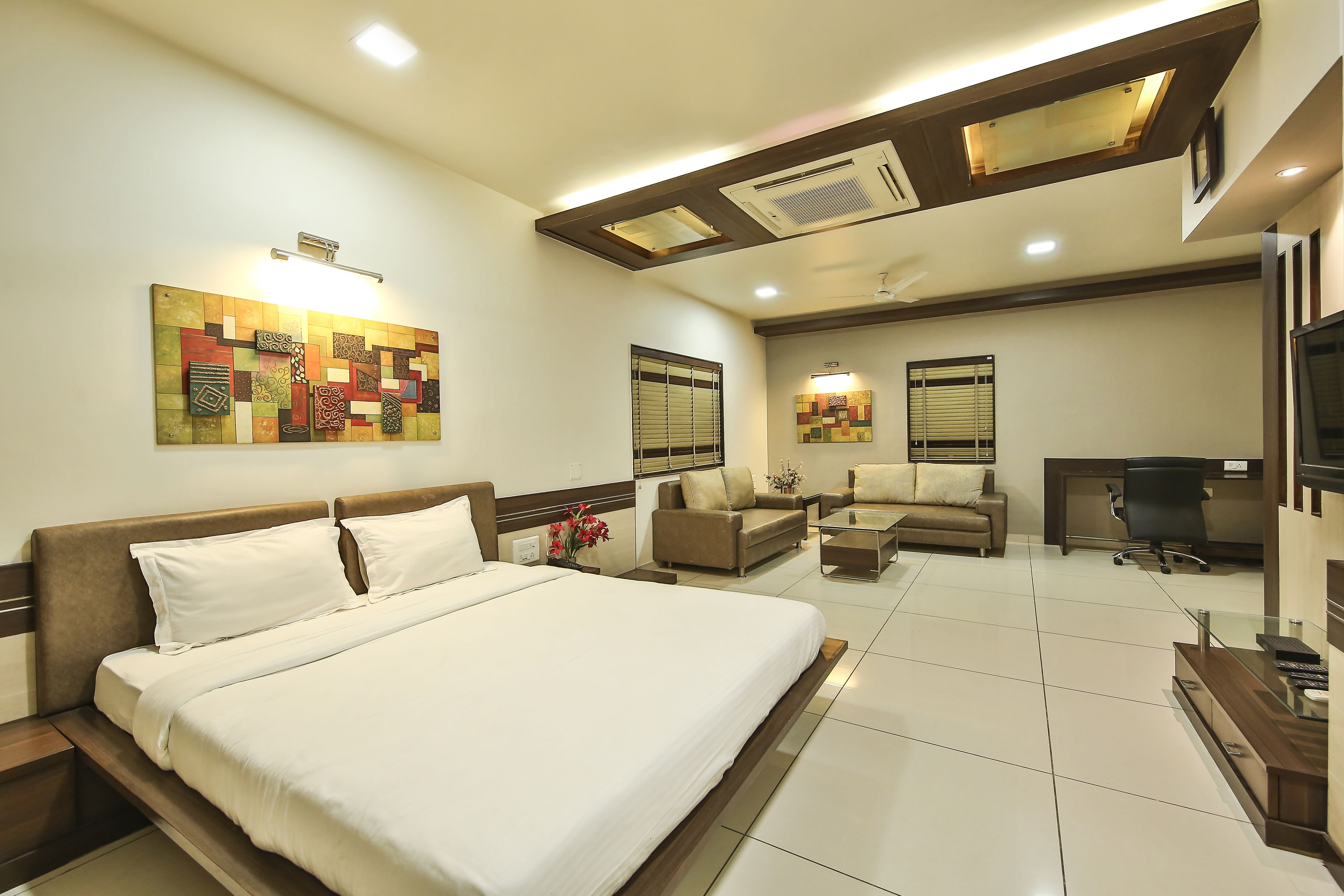 總統套房 | 書桌