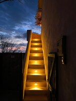 全景客房 | 迷你吧、客房内保险箱、办公桌、免费 WiFi