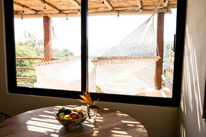 Kamar Panorama | Minibar, brankas, meja kerja, dan Wi-Fi gratis