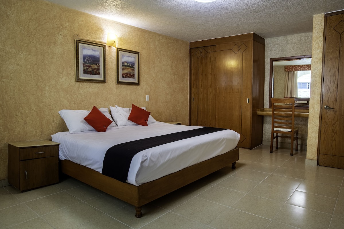 Habitación Superior, 1 Cama King y 1 Cama Matrimonial | Wifi gratis y ropa de cama 