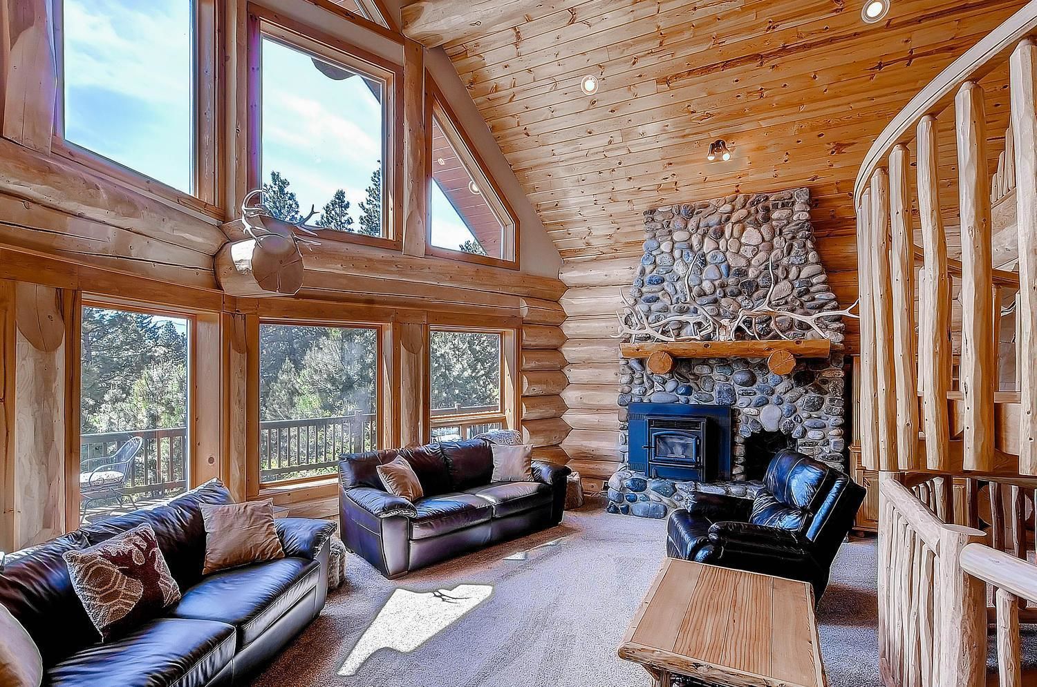 Chalet | Living room | Flat-screen TV, fireplace, video game console, DVD player