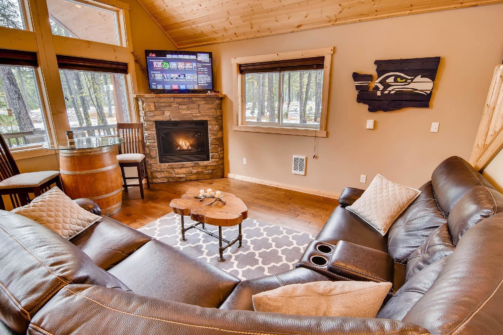 Flat-screen TV, fireplace