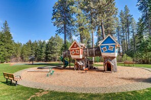 Zona de juegos infantil al aire libre