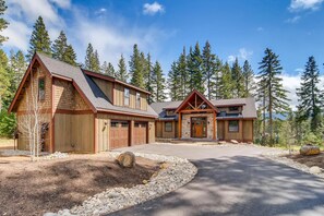 ด้านหน้าที่พัก