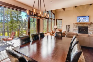 Chalet | In-room dining - Elk Run Lodge (Cle Elum)