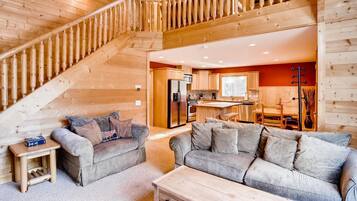 Chalet | Ruang keluarga | TV layar datar dan perapian