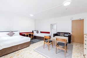 Suite familiar, cuina | Sala d'estar | Televisor de pantalla plana 