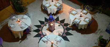 Breakfast, lunch, dinner served; local cuisine