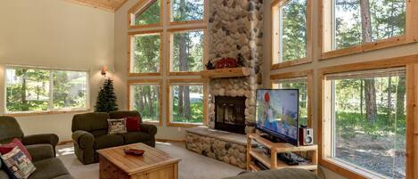 Chalet | Living room | Flat-screen TV, fireplace, DVD player