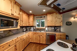 Chalet | Eigene Küche | Großer Kühlschrank, Mikrowelle, Ofen, Herdplatte