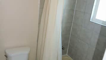 Amenidades de baño gratuitas y toallas