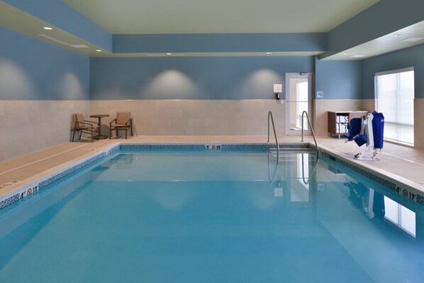 Indoor pool - Holiday Inn Express & Suites Marshalltown by IHG (Marshalltown)