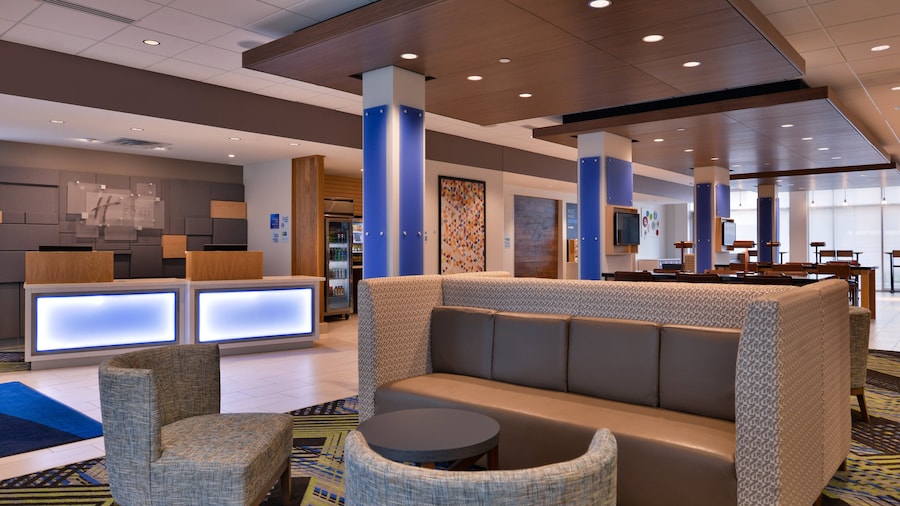 Holiday Inn Express & Suites Marshalltown by IHG