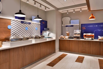 Holiday Inn Express & Suites Marshalltown by IHG