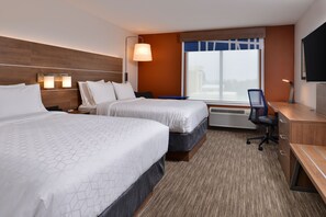 Desk, laptop workspace, blackout curtains, iron/ironing board - Holiday Inn Express & Suites Marshalltown by IHG (Marshalltown)
