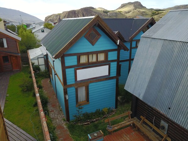 Vista frontal de la propiedad