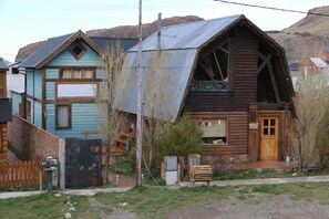 Vista frontal de la propiedad