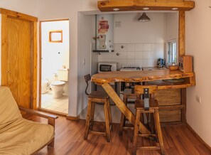 小屋 (2 people) | 私人厨房 | 冰箱、微波炉、炉灶、电热水壶