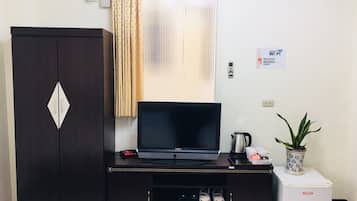 Basic Room, 2 Double Beds | Room amenity