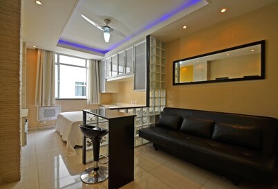 Rio Rentals 021- C043 Studio com hidromassagem na praia de Copacabana