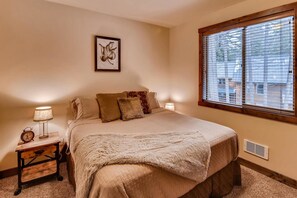 Chalet | 3 bedrooms, iron/ironing board, free WiFi, bed sheets - Lake Cabins Lodge (Cle Elum)