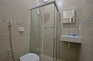 Apartment | Badezimmer | Dusche, Handtücher