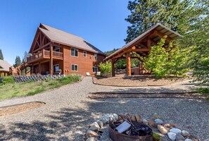 Front of property - Tiger Lilly Lodge (Cle Elum)