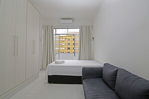 Living area - Rio Rentals 021- C066 Studio com maquina de lavar em Copacabana (Rio de Janeiro)