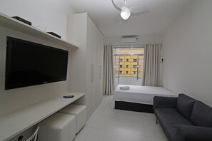 Living area - Rio Rentals 021- C066 Studio com maquina de lavar em Copacabana (Rio de Janeiro)