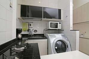 Lägenhet | Eget pentry | Stort kylskåp, mikrovågsugn, spishäll och kaffe- och tebryggare