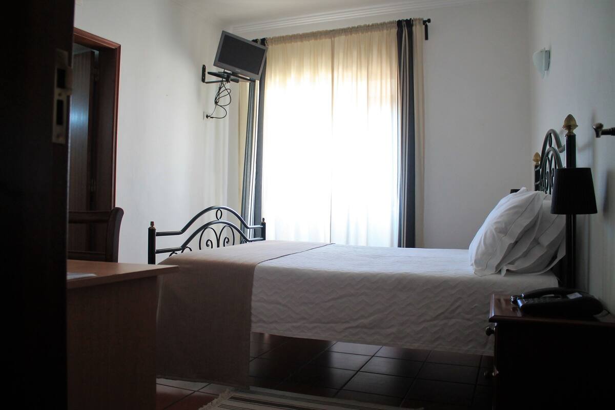 double room | minibar, in-room safe, desk, soundproofing