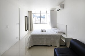 Apartment | Zimmersafe, Verdunkelungsvorhänge, Bügeleisen/Bügelbrett