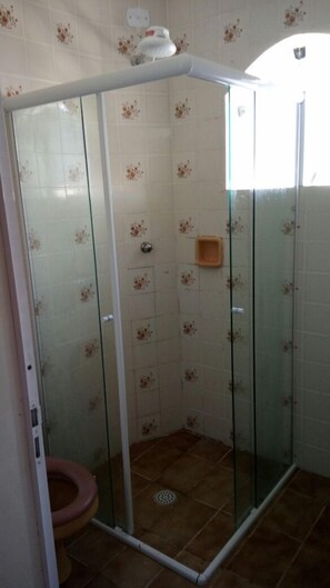 Camera doppia | Bagno | Doccia, asciugacapelli, asciugamani