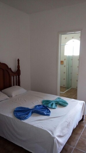 Double Room | Minibar, iron/ironing board, free WiFi, bed sheets