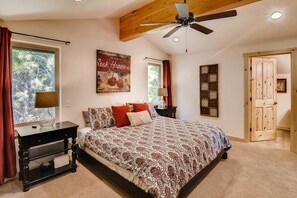 شاليه | 4 عدّة غرف نوم ومكواة/لوح كي وواي فاي مجانًا وملاءات أسرّة