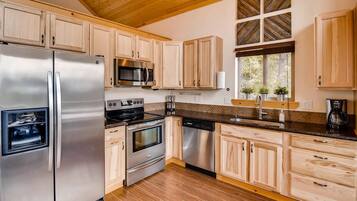 Chalet | Dapur pribadi | Lemari es besar, microwave, oven, dan kompor