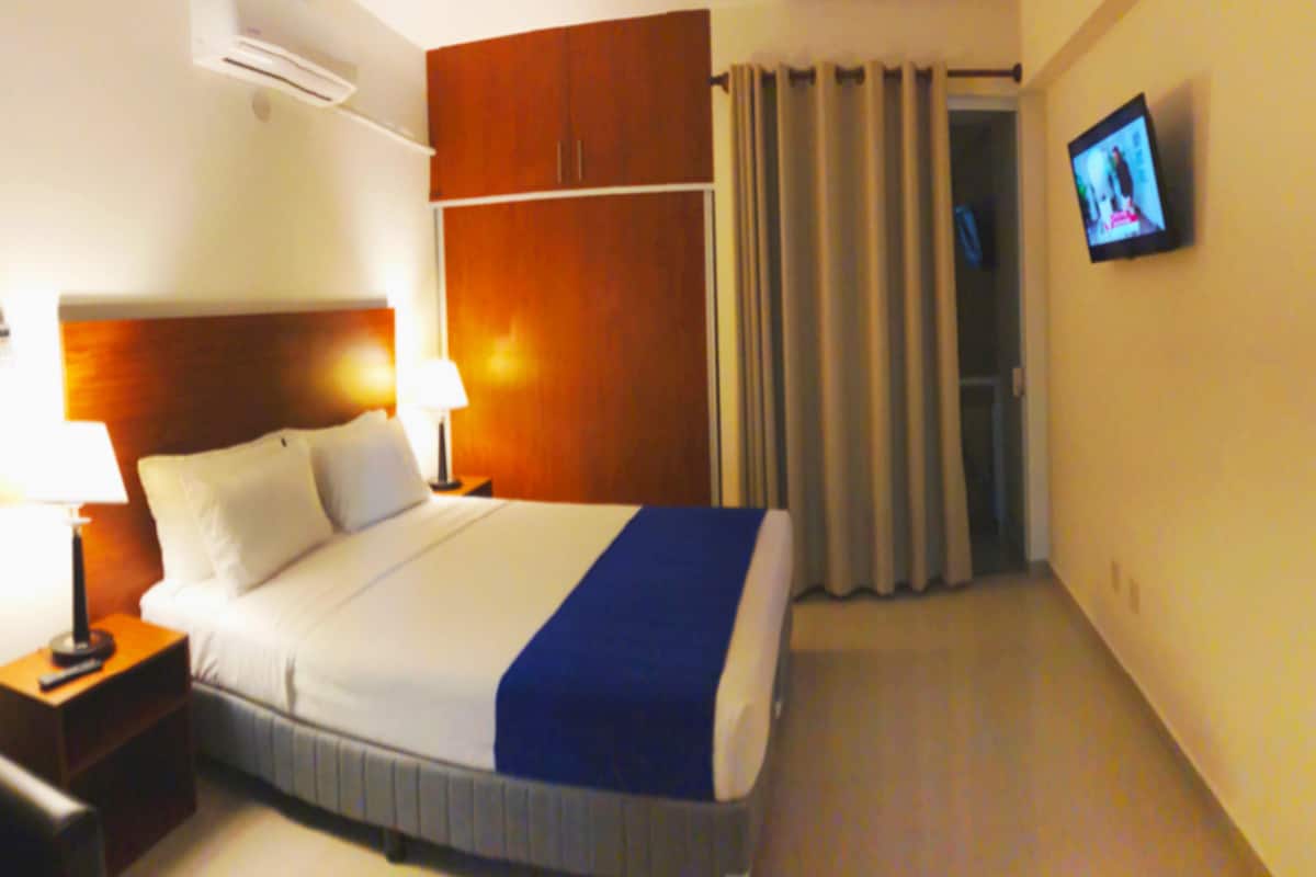 Studio | 1 bedroom, premium bedding, minibar, in-room safe