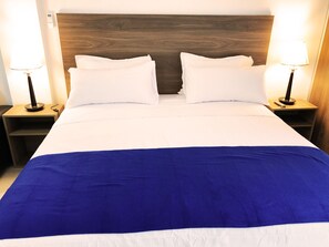 Apartment, 1 Bedroom, Balcony, City View | 1 bedroom, premium bedding, minibar, in-room safe - Pacifico Apart Hotel (Santa Cruz)