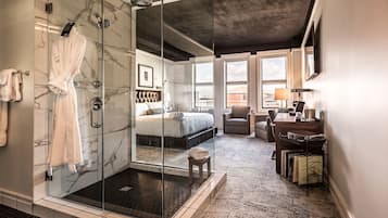 Habitación individual clásica, 1 cama King size, vista a la ciudad | Ropa de cama de alta calidad y minibar
