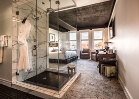 Classic Single Room, 1 King Bed, City View | Premium bedding, minibar, in-room safe, desk