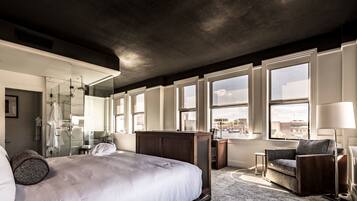 Signatur-enkeltværelse - 1 kingsize-seng | Premium-sengetøj, minibar, pengeskab på værelset, skrivebord