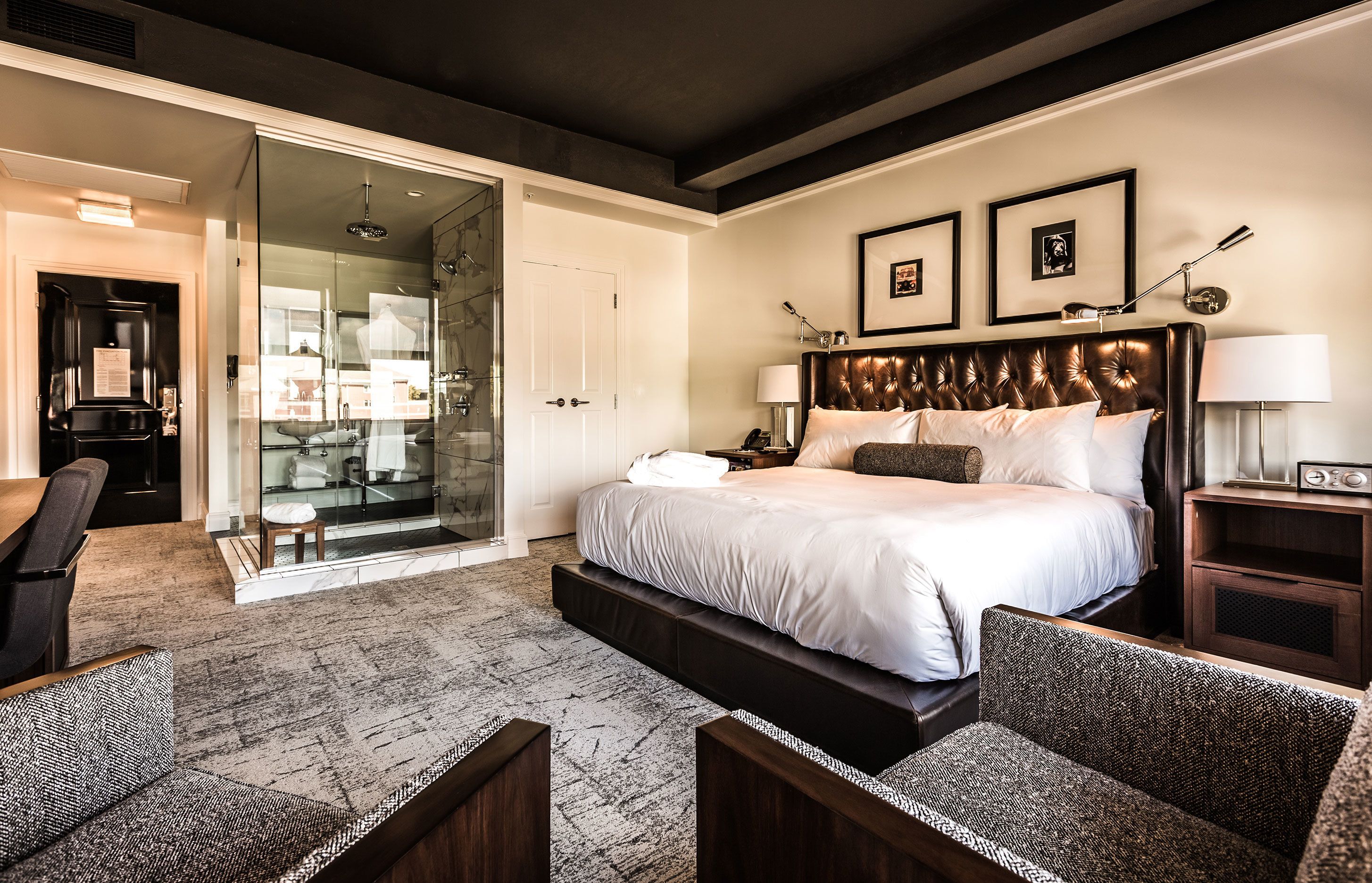 classic single room, 1 king bed, city view | premium bedding, minibar, in-room safe, desk